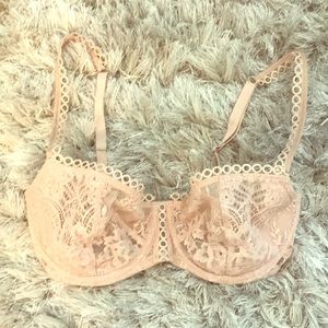 Victoria’s Secret Nude 32DDD bra